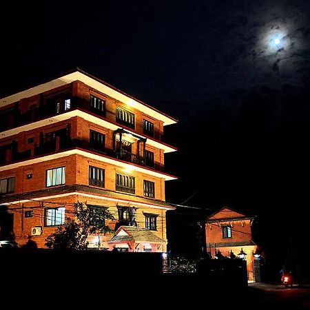 Sampada Inn Pokhara Extérieur photo